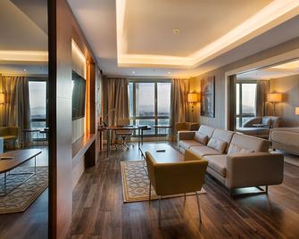 Dedeman Bostanci Istanbul Hotel & Convention Center - Istanbul - Living room