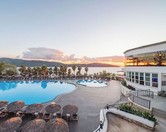 Bodrum Holiday Resort & Spa - Bodrum - Piscine