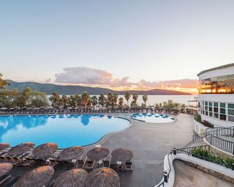 Bodrum Holiday Resort & Spa - Bodrum - Pool