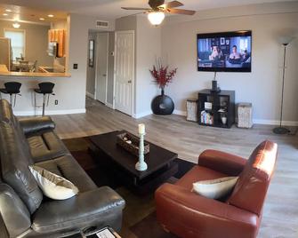 Gorgeous Lake Howell Townhouse - Casselberry - Living room