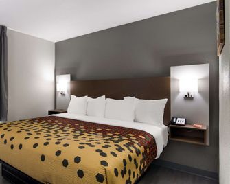 Econo Lodge Portage - Portage - Bedroom