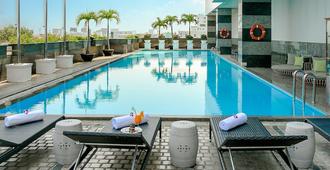 Muong Thanh Luxury Song Han Hotel - Đà Nẵng - Bể bơi