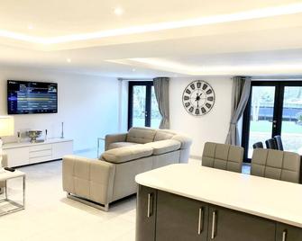 Millstream Mews - Bakewell - Living room