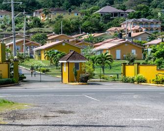 St Mary The Emerald Ocean View Villa - Oracabessa - Building