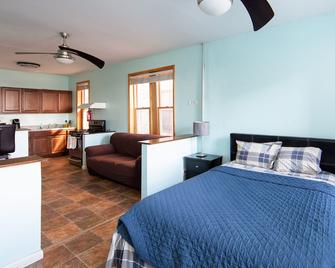 Private and Spacious Uint located just 1 block fro, Beache & Amusement. - Brooklyn - Bedroom