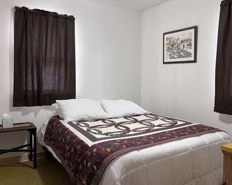 Musky Joes Twin Pines Resort - Hayward - Bedroom