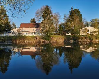 Logis Auberge du port - Bazeilles
