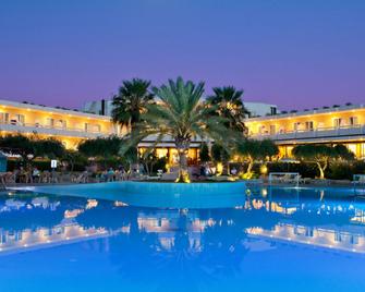 Alex Barbati Beach Apartment - Theologos - Zwembad