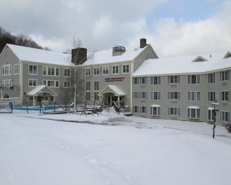 Comfy Suite in the Berkshires w/ WiFi & Great Resort Amenities! - Lanesborough - Edificio