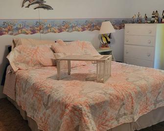 Hickey Manor, isolated and comfortable. Great for large family. - Folkston - Bedroom