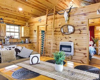 Cozy Lake Sardis Cabin w/ Stunning View! - Clayton - Living room