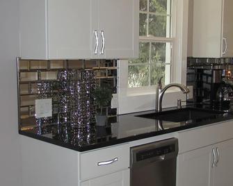 !!NEW!! Luxurious remodeled home !! No cleaning fee! - Idaho Falls - Kitchen