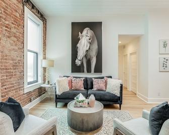 Bourbon Trail Central Location Sleeps 14 - Shelbyville - Obývací pokoj