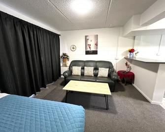 Parkview Holiday Homes 'Opposite of Famous Kuirau Park' - Rotorua - Living room