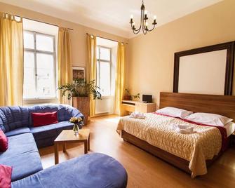 U Zlate Podkovy - At The Golden Horseshoe - Prague - Bedroom