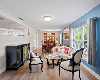 2 Bed Apartment Sleeps 4 with Free Parking - Charlotte - Sala de estar