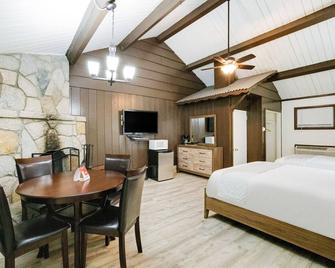 Arrowhead Tree Top Lodge - Lake Arrowhead - Schlafzimmer