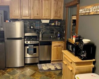 Studio getaway steps away from Big Sky Resort - Big Sky - Kuchyň