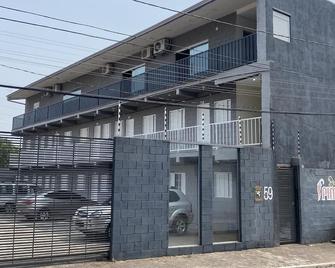 ريزيدنثيال بيمينتا - كويابا - مبنى