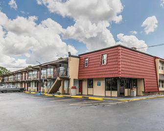 Econo Lodge Tallahassee North - Tallahassee - Building