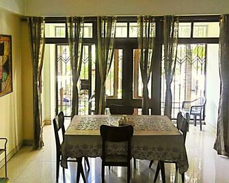 AC, balcony & complimentary breakfast at Shivam Guest House by OK North East - Guwahati - Dining room