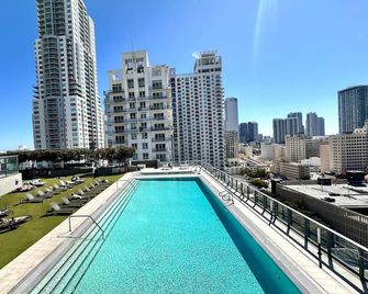 Luxury Apartments Brickell - Bayfront Park - Free Parking - Gym & Rooftop Pool - Miami - Piscina