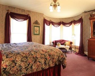 The Elizabeth Guesthouse And Restaurant - Bethel - Bedroom