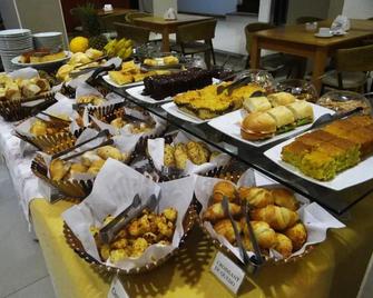 Emirates Hotel & Suites - Santana do Livramento - Buffet