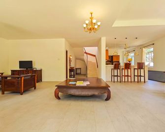 Full Moon Village Resort - Mũi Né - Vardagsrum