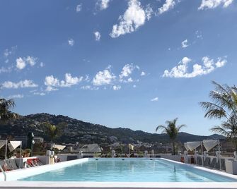 Delamar 4Sup-Adults only (18+) - יורט דה מאר - בריכה
