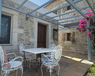 Eski Datça Otel - Datça - Patio