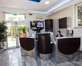 Hotel Roma - Marina di Massa - Front desk