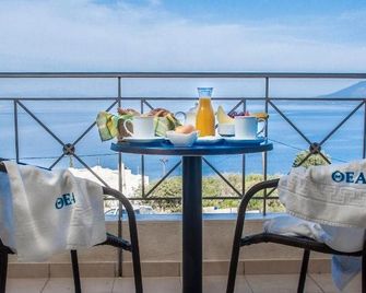 Thea Hotel - Studios & Suites - Caristo - Balcón