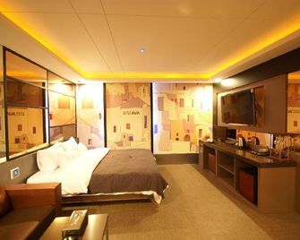 Ava Hotel Changwon - Changwon - Bedroom