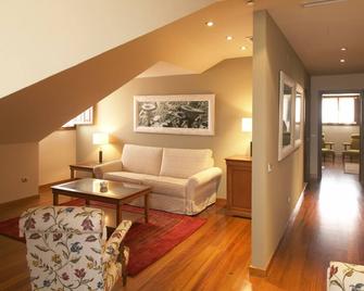Hosteria de Torazo Nature Hotel & Spa - Torazo - Living room