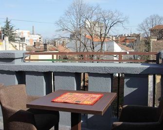 Guest House Miss Depolo - בלגרד - מרפסת