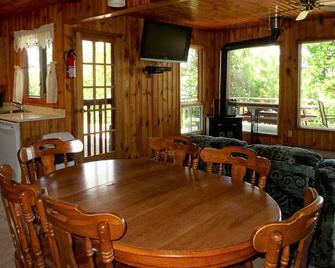 Lakeside Deluxe 3 Bedroom Cottage - Sioux Narrows - Sioux Narrows - Comedor