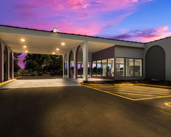 Red Roof Inn & Conference Center Chicago - Aurora Fox Valley - Aurora - Gebouw