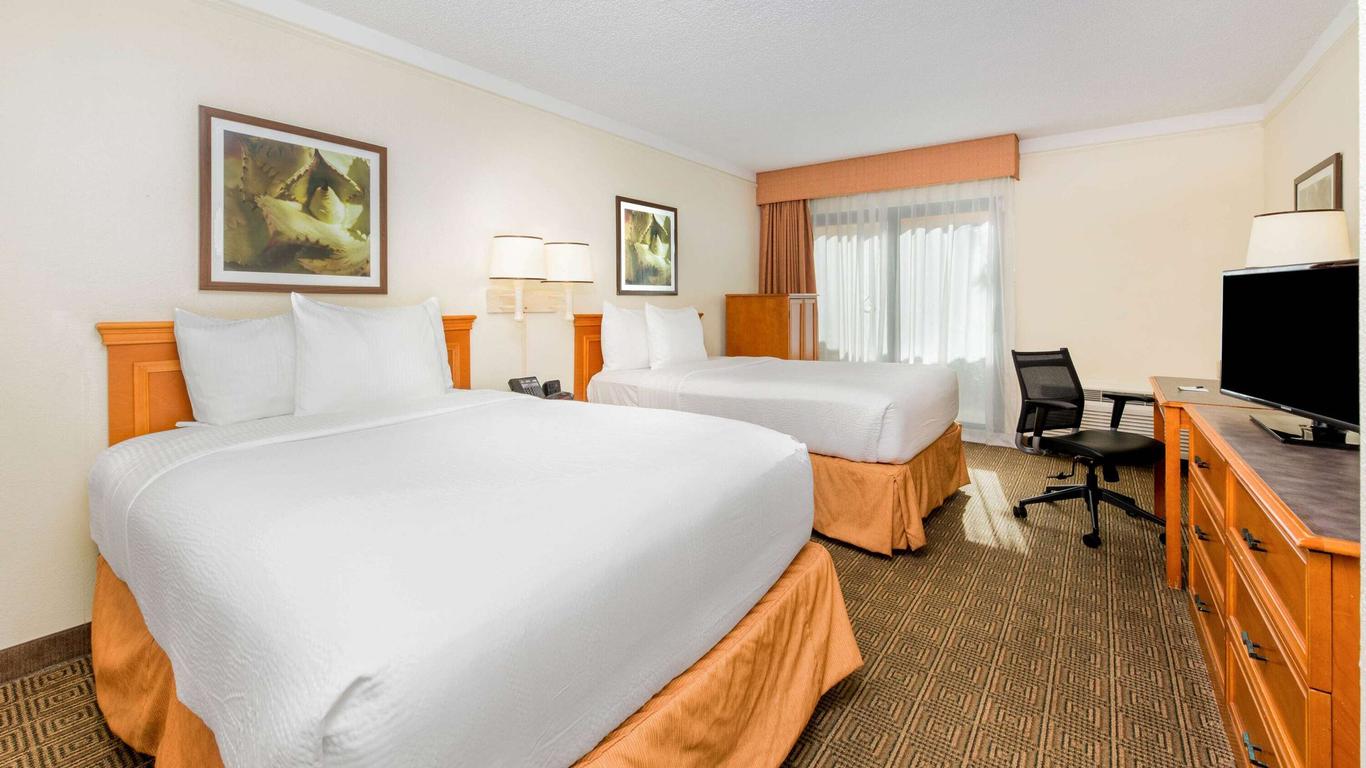 La Quinta Inn & Suites by Wyndham Ft Lauderdale Cypress Cr