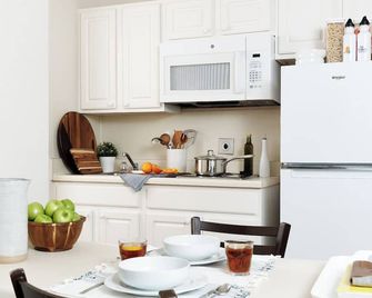 Intown Suites Extended Stay Atlanta Ga - Lithia Springs - Lithia Springs - Dining room