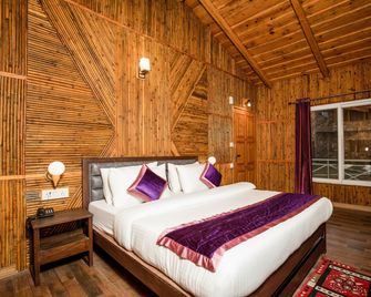 The Nature's Green Resort -Bhimtal - Nainital - Bedroom