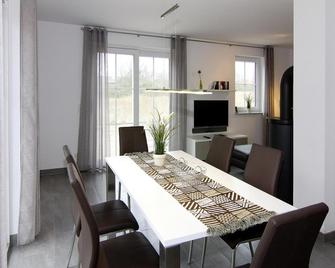 Holiday home Lotsenhaus am Breetzer Bodden - Neuenkirchen auf Ruegen - Comedor