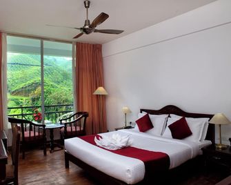 Hotel C7 Munnar - Munnar