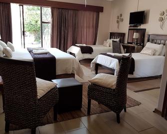 Gemstone Guest House - Klerksdorp - Bedroom