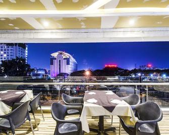 Fabhotel Prime Avenue - Indore - Restaurant