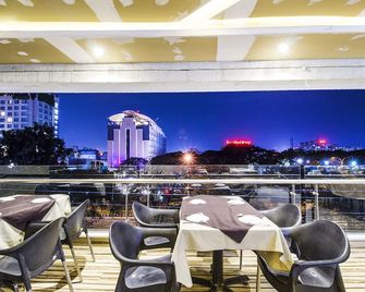 فاب هوتل برايم أفينيو - اندور - مطعم