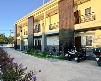 102 living house - Yasothon - Edificio