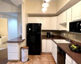 Bright Cozy Apartment In Chelsea, 10 Mins From Logan Airpot-Free Parking - Chelsea - Kitchen