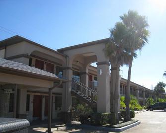 Oxford Inn and Suites Nasa - Webster - Edificio