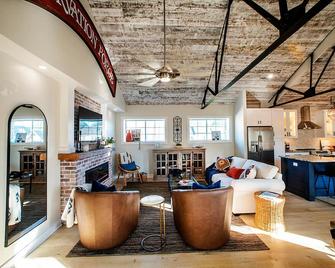 Upscale Downtown Suite in Lewes - Lewes - Living room